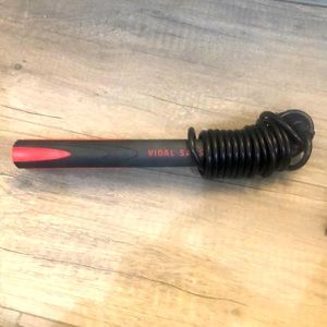 Vidal Sassoon thin ceramic flat iron.